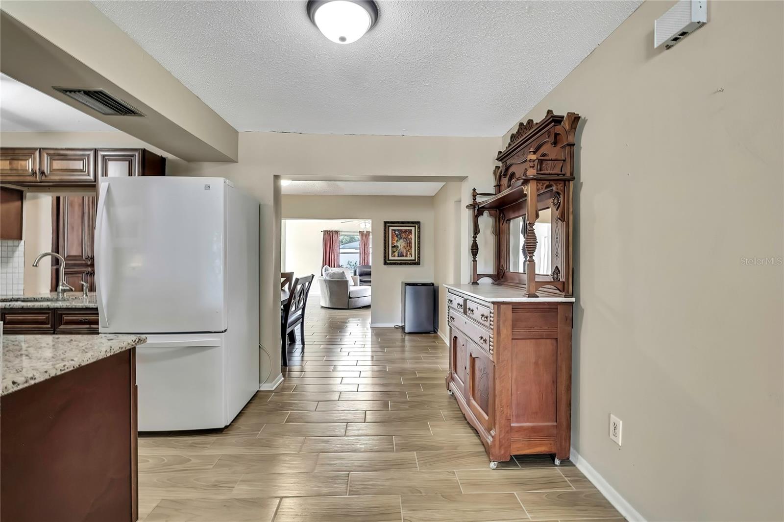 Image 10 of 36 For 1809 Chinaberry Drive
