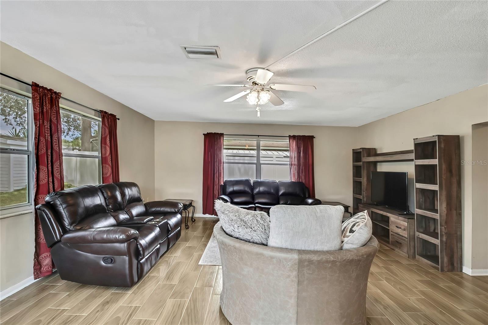 Image 19 of 36 For 1809 Chinaberry Drive