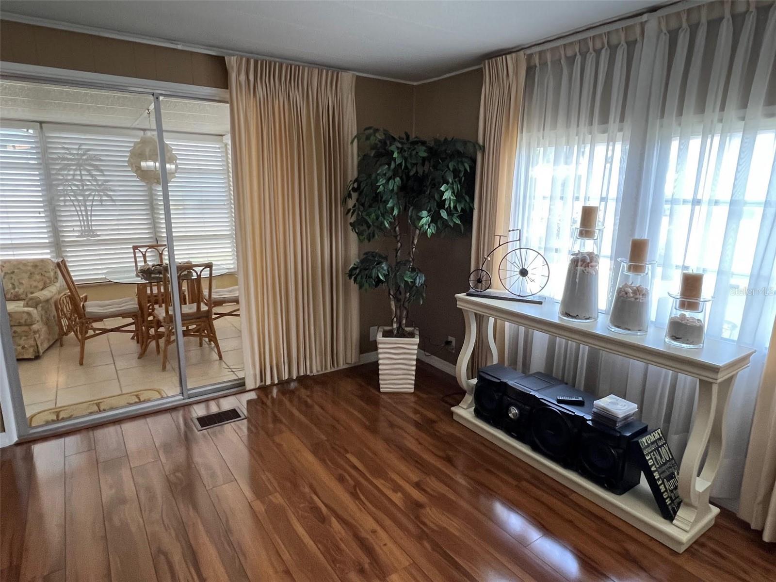 Image 15 of 33 For 36 Thatch Palm Street E