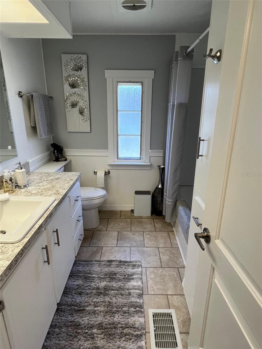 Image 26 of 33 For 36 Thatch Palm Street E