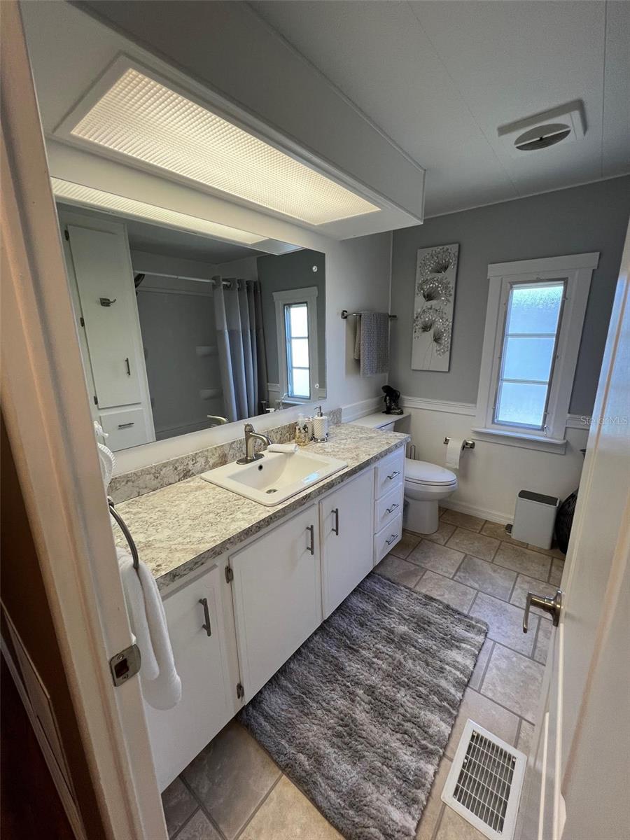 Image 27 of 33 For 36 Thatch Palm Street E