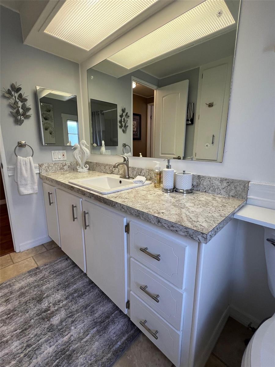 Image 29 of 33 For 36 Thatch Palm Street E