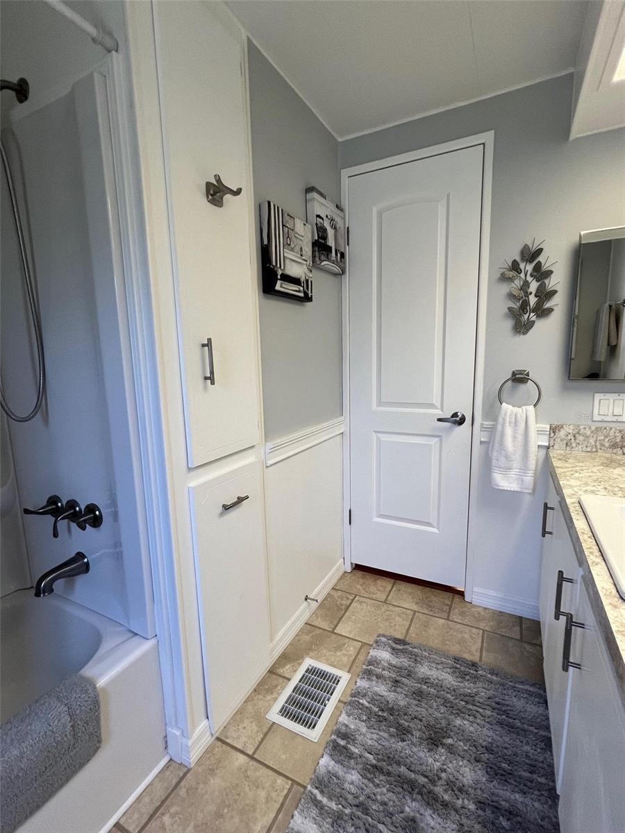 Image 30 of 33 For 36 Thatch Palm Street E