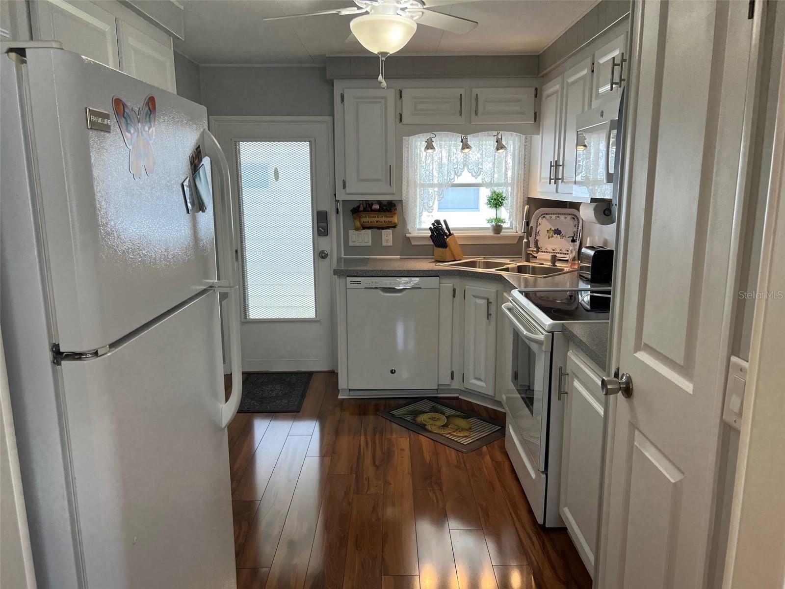 Image 4 of 33 For 36 Thatch Palm Street E