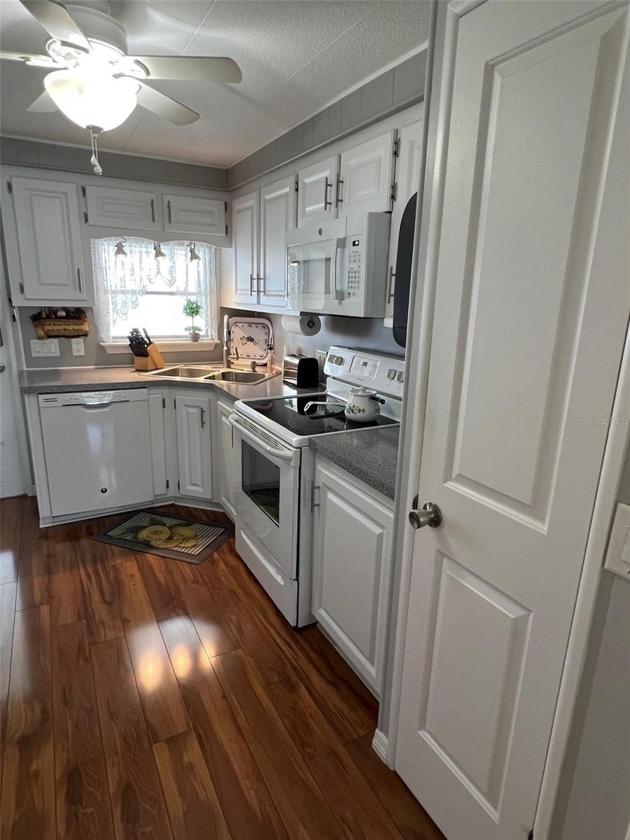 Image 6 of 33 For 36 Thatch Palm Street E