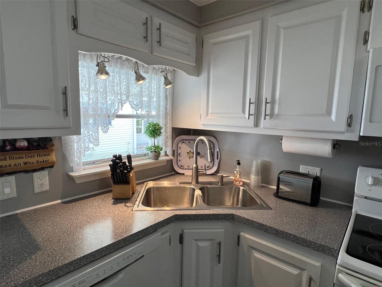 Image 7 of 33 For 36 Thatch Palm Street E