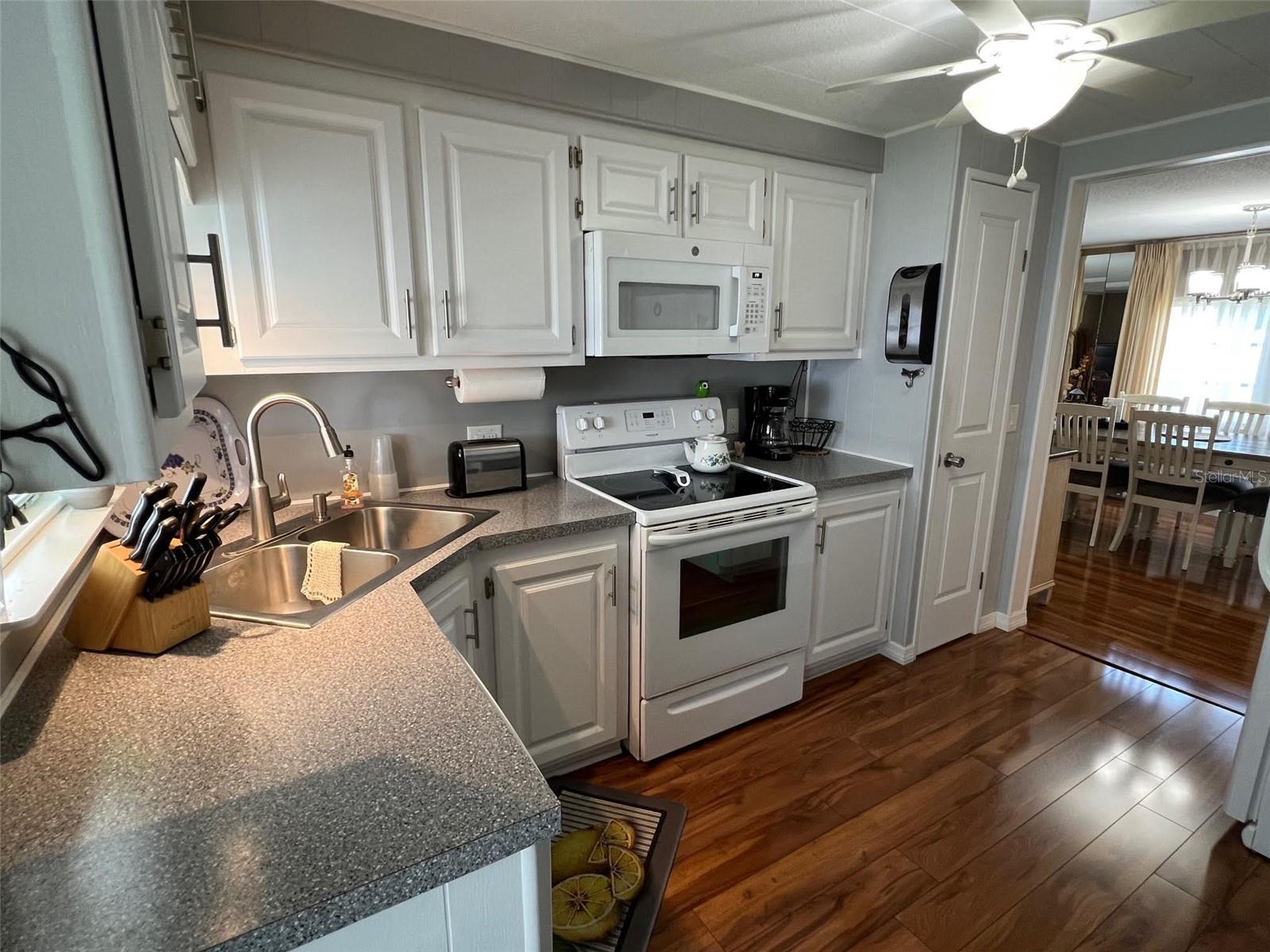 Image 8 of 33 For 36 Thatch Palm Street E