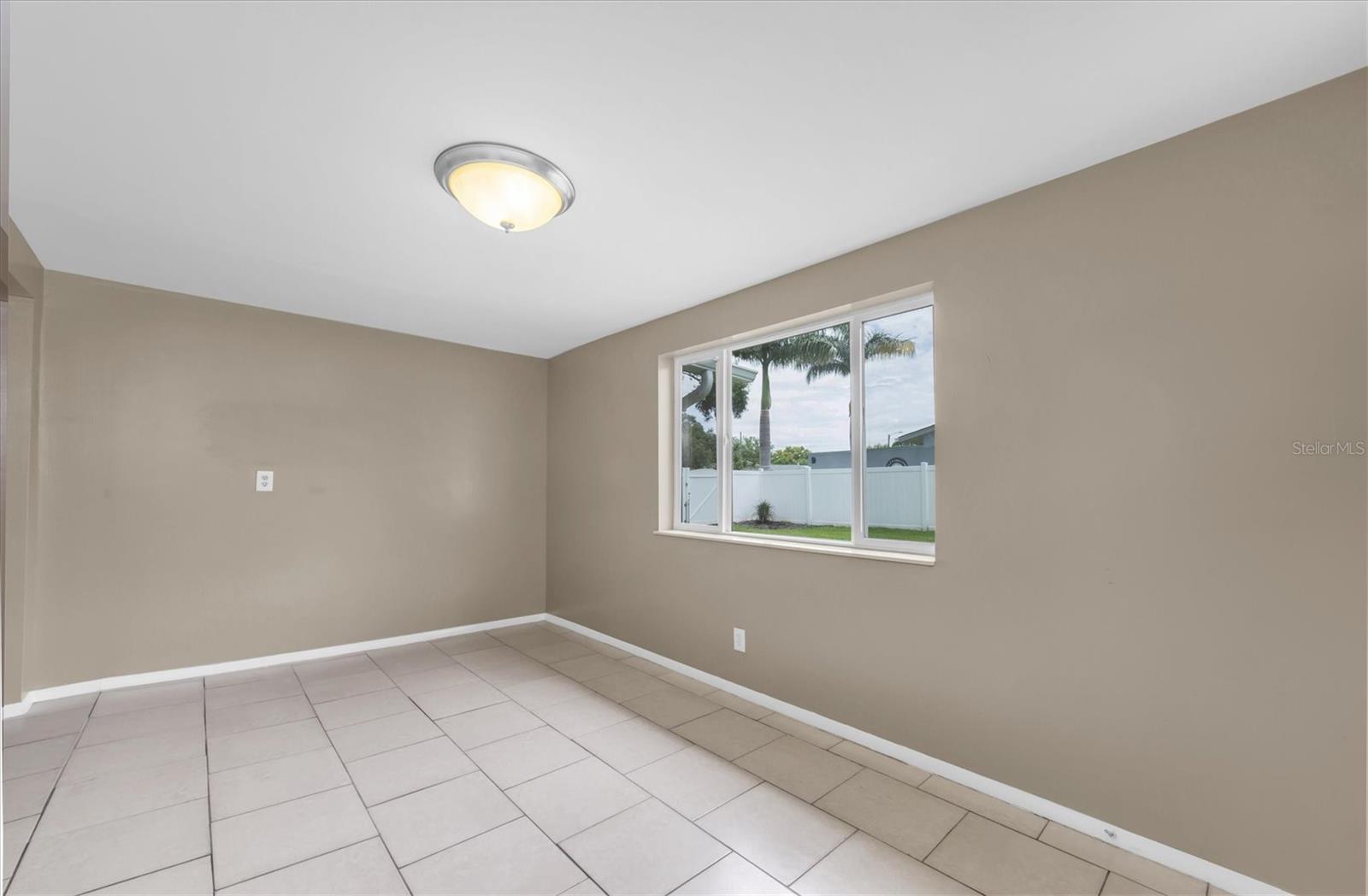 Image 19 of 33 For 1461 Hillcrest Avenue