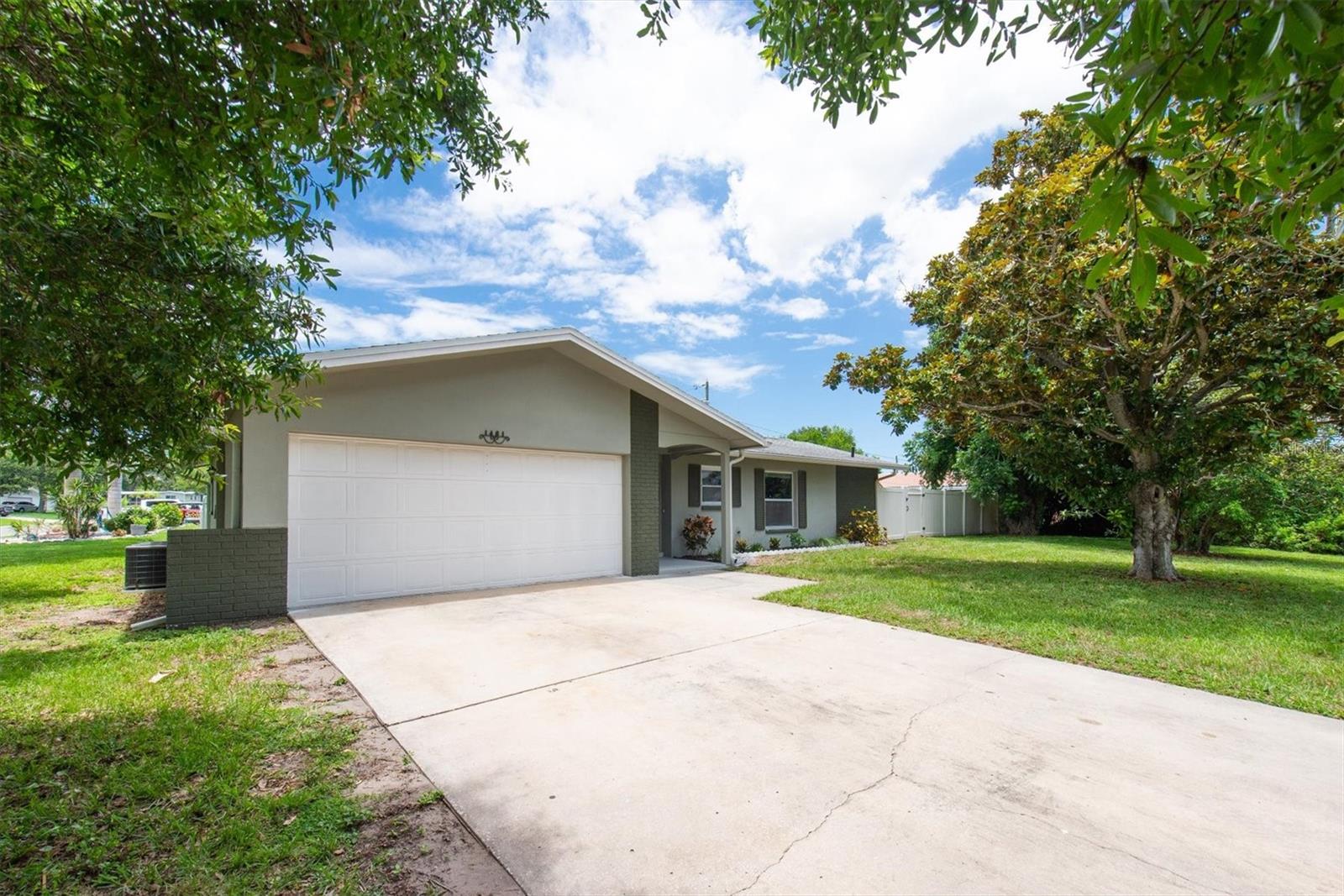 Image 2 of 33 For 1461 Hillcrest Avenue