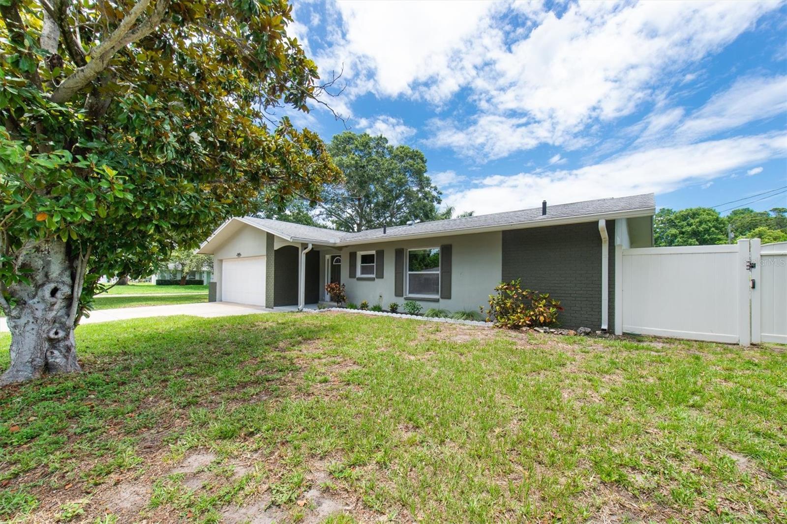 Image 4 of 33 For 1461 Hillcrest Avenue