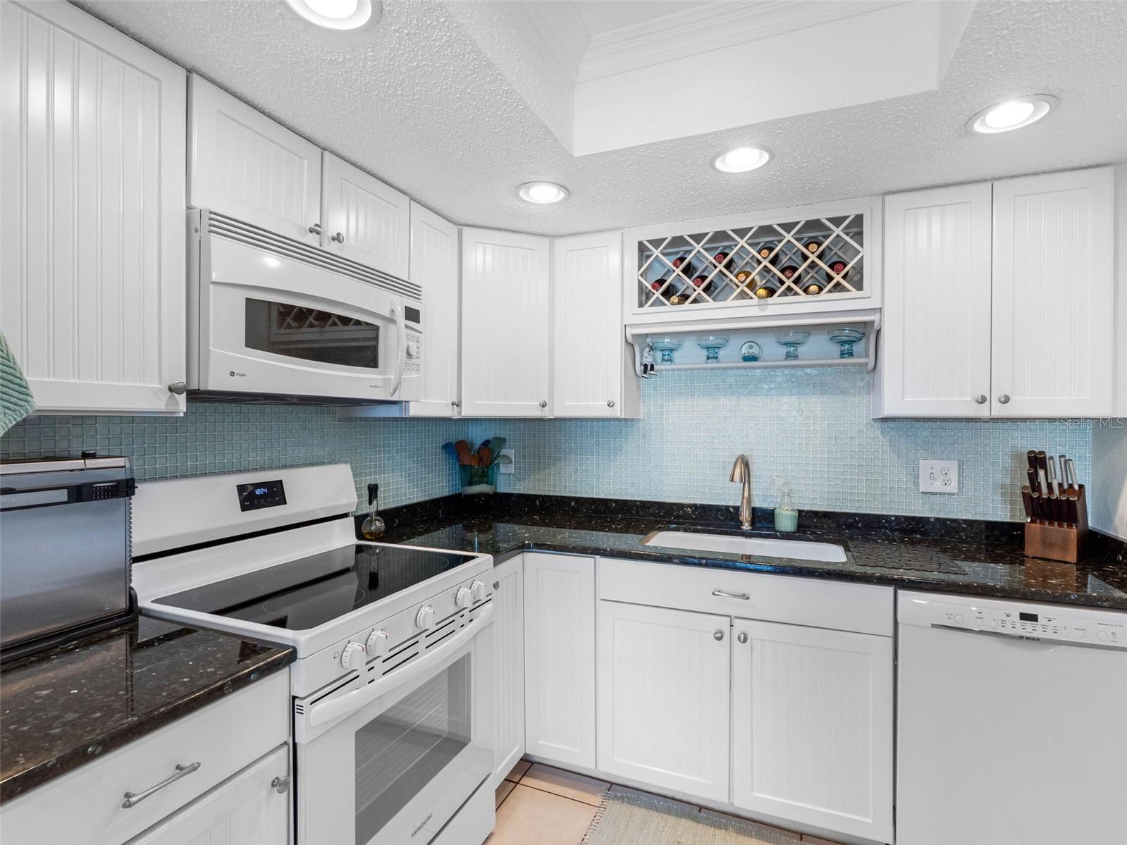 Image 17 of 76 For 7430 Sunshine Skyway Lane S 602