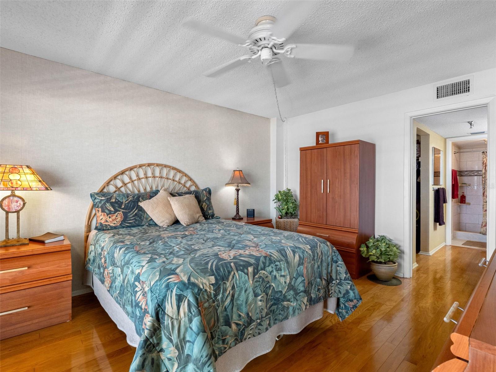 Image 23 of 76 For 7430 Sunshine Skyway Lane S 602
