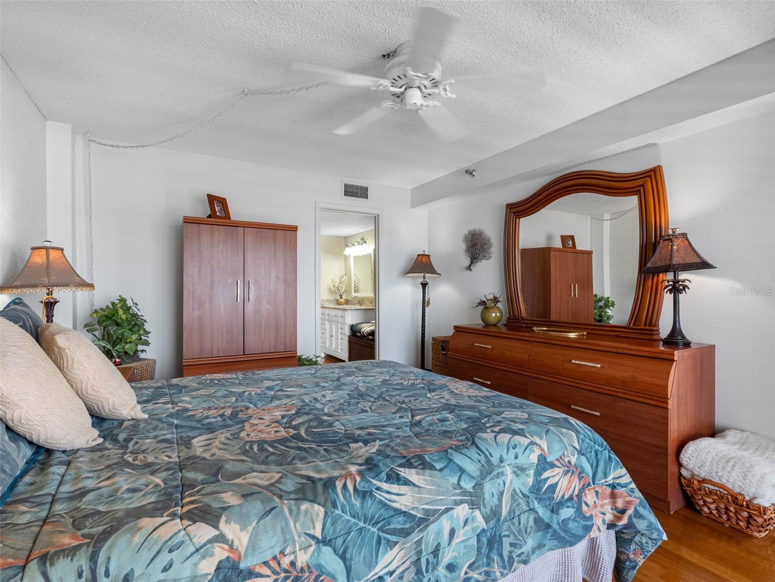 Image 24 of 76 For 7430 Sunshine Skyway Lane S 602