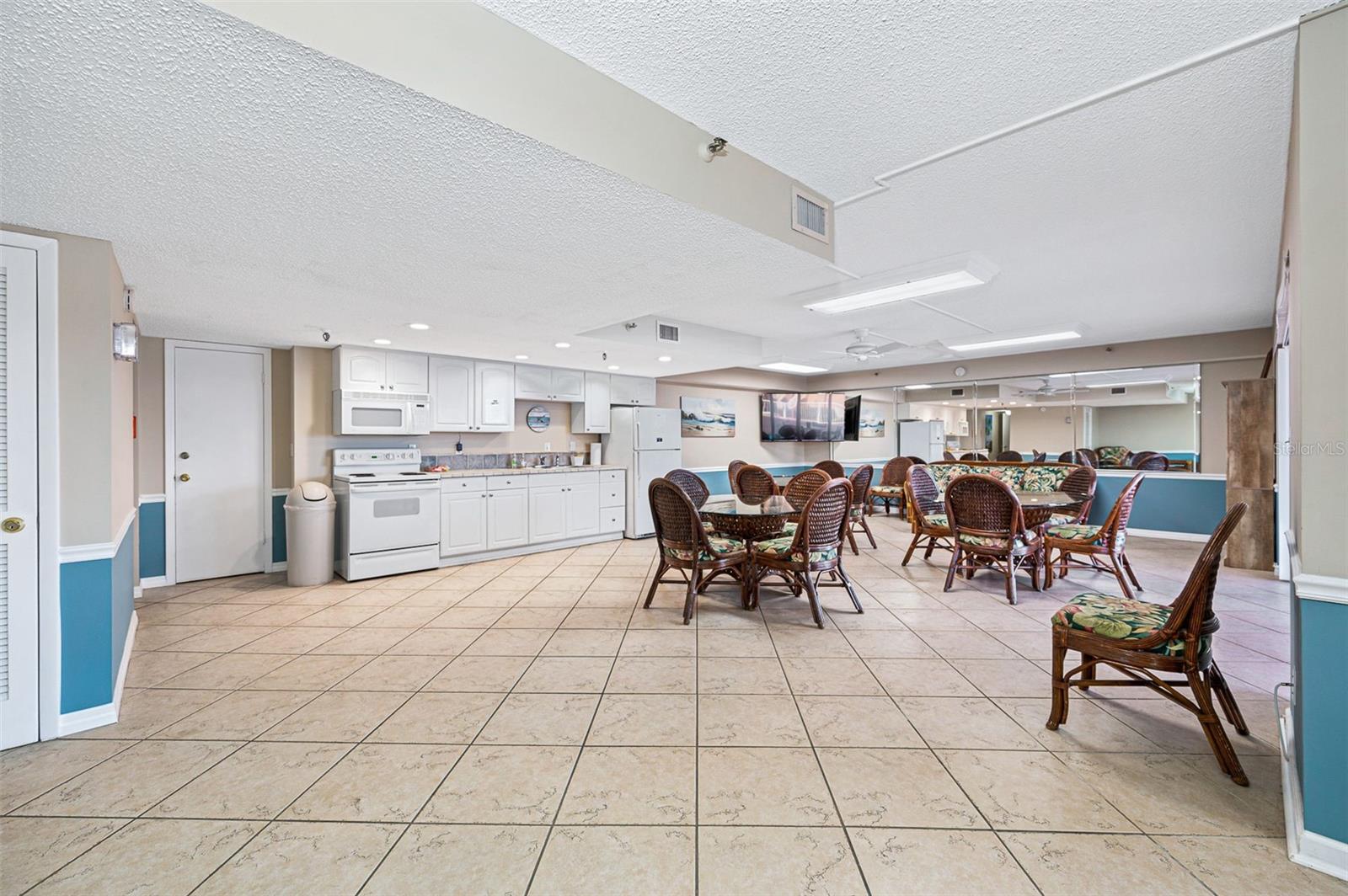 Image 40 of 76 For 7430 Sunshine Skyway Lane S 602