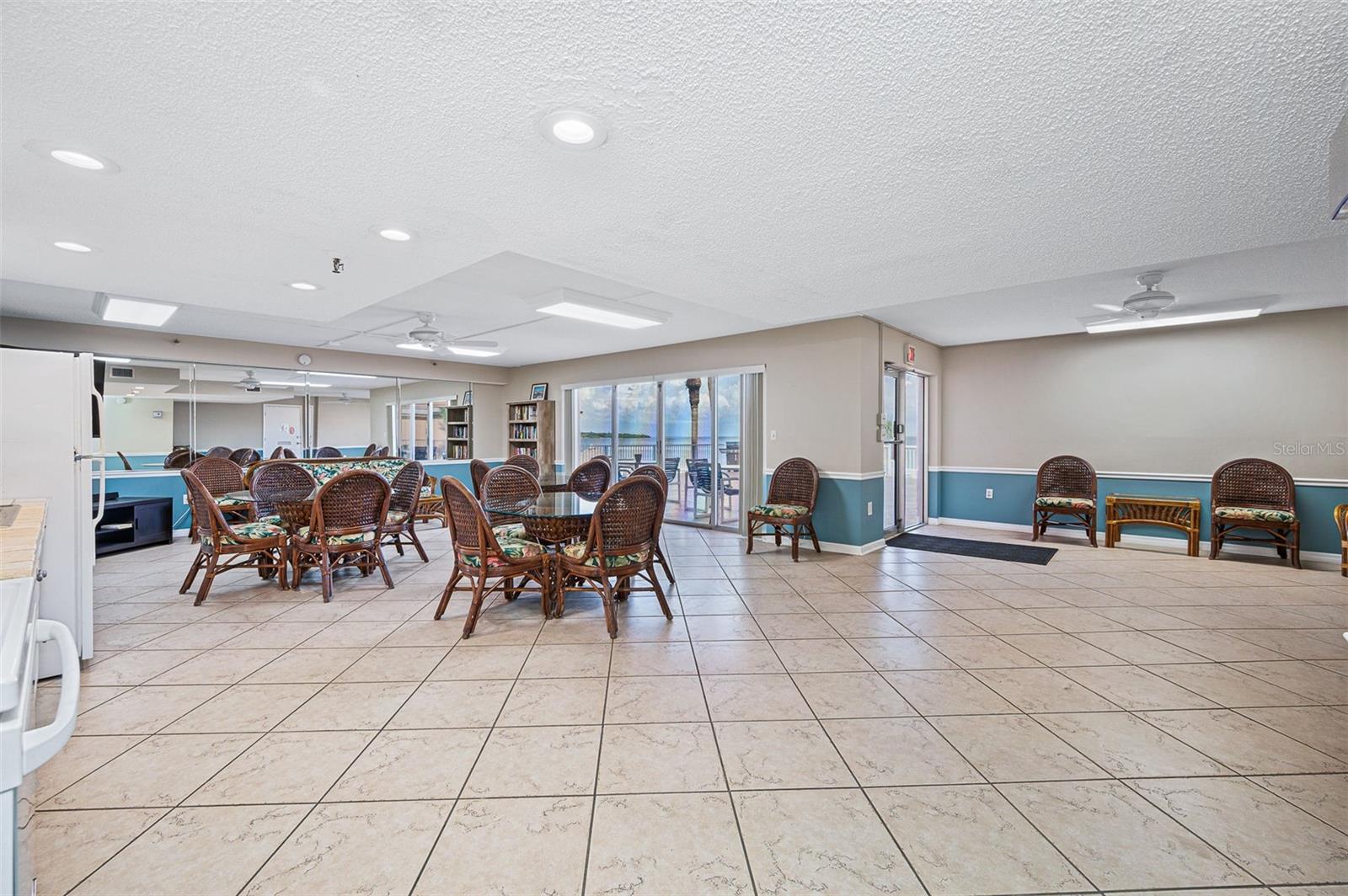 Image 41 of 76 For 7430 Sunshine Skyway Lane S 602