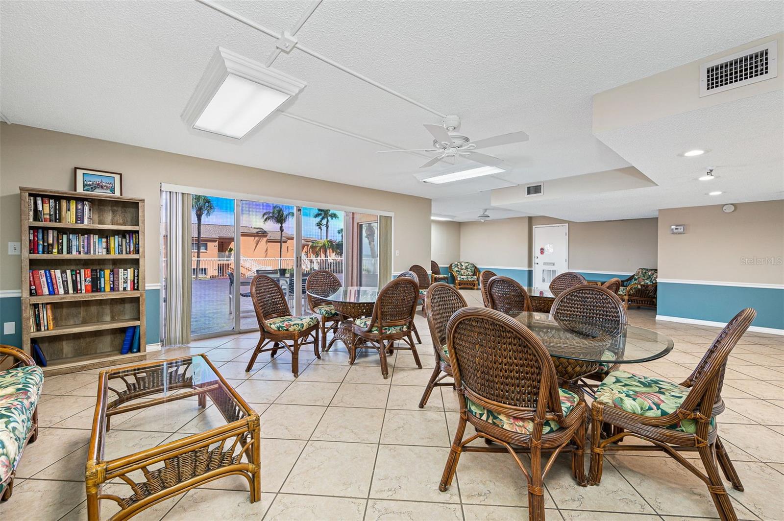 Image 42 of 76 For 7430 Sunshine Skyway Lane S 602