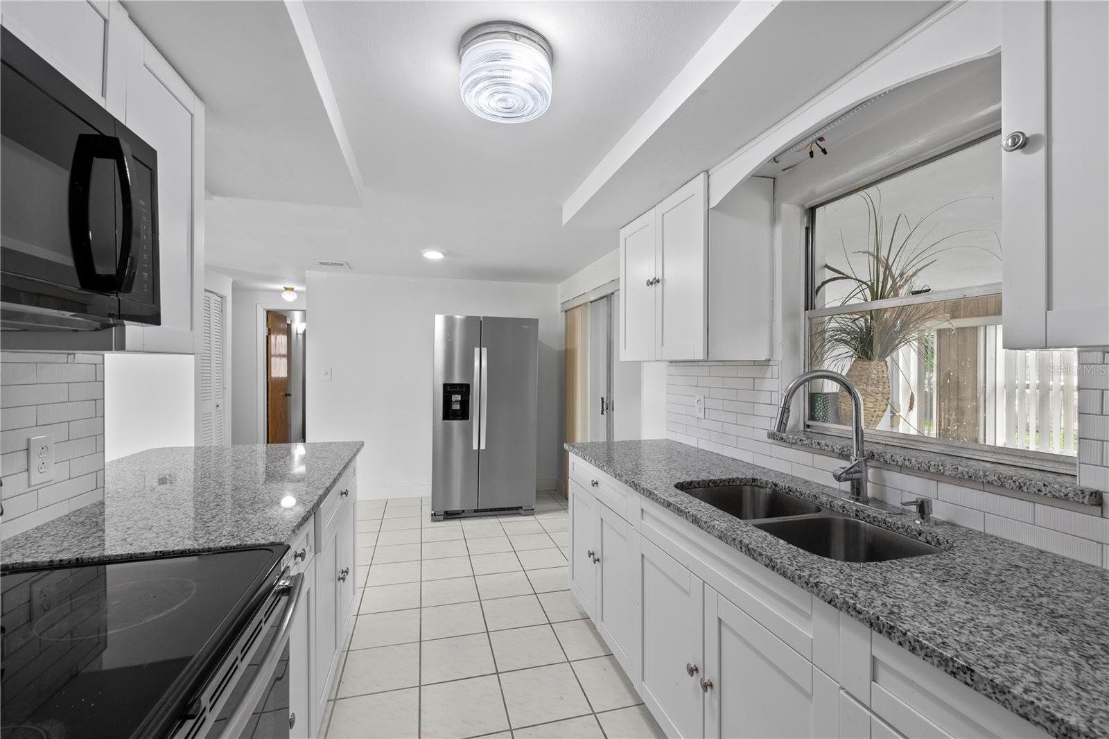 Listing photo id 8 for 10730 Premier Avenue