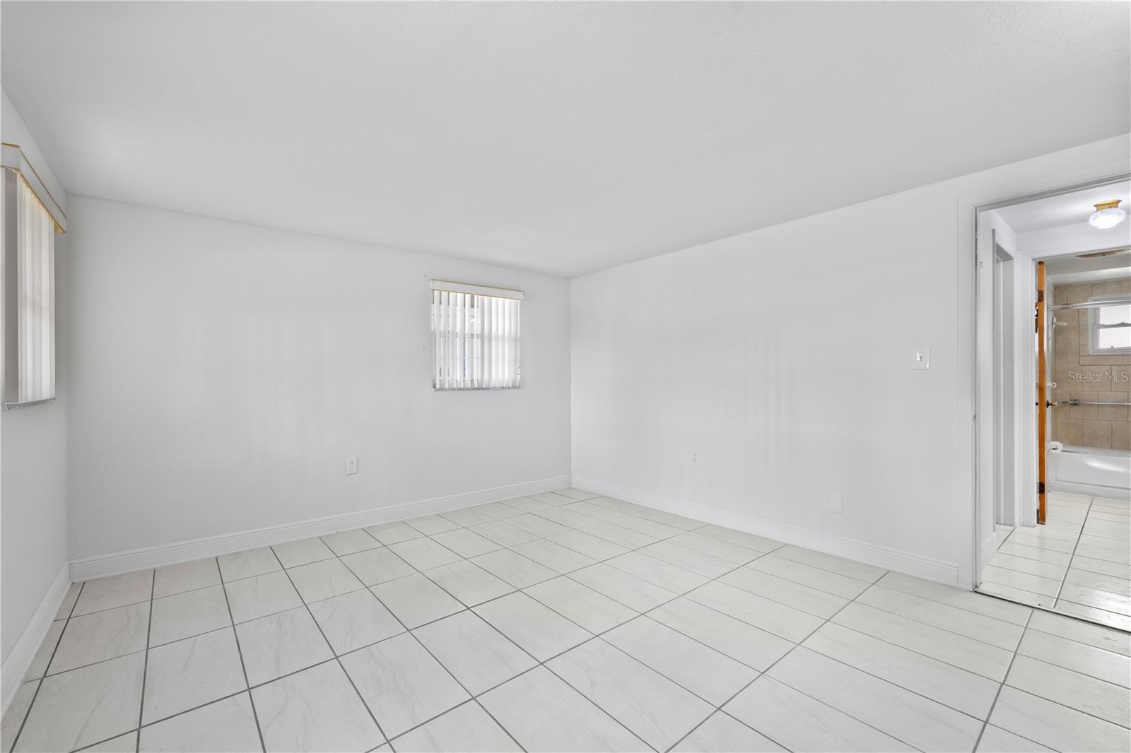 Listing photo id 15 for 10730 Premier Avenue
