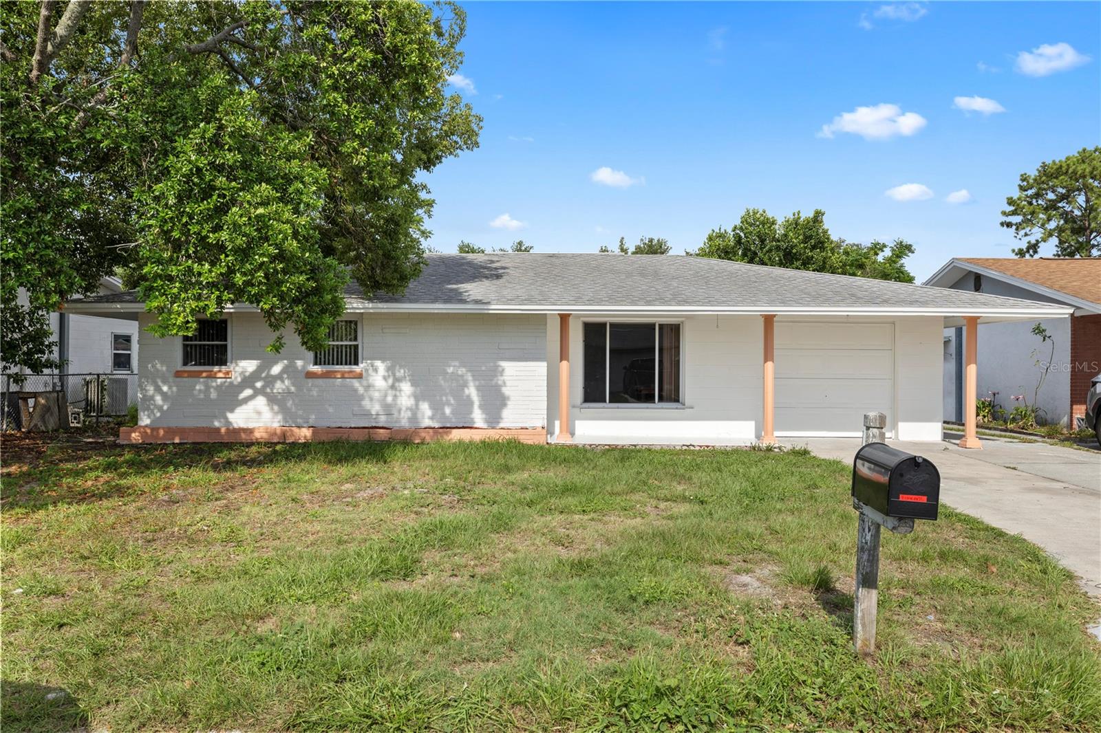 Listing photo id 0 for 10730 Premier Avenue