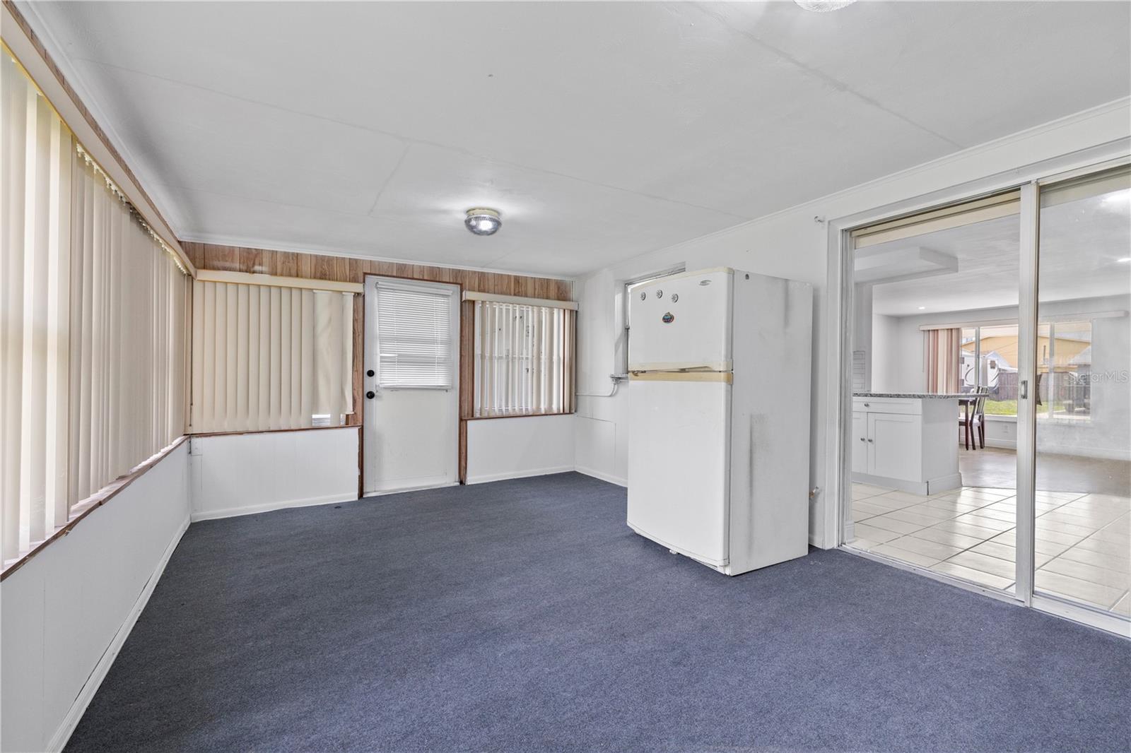 Listing photo id 21 for 10730 Premier Avenue