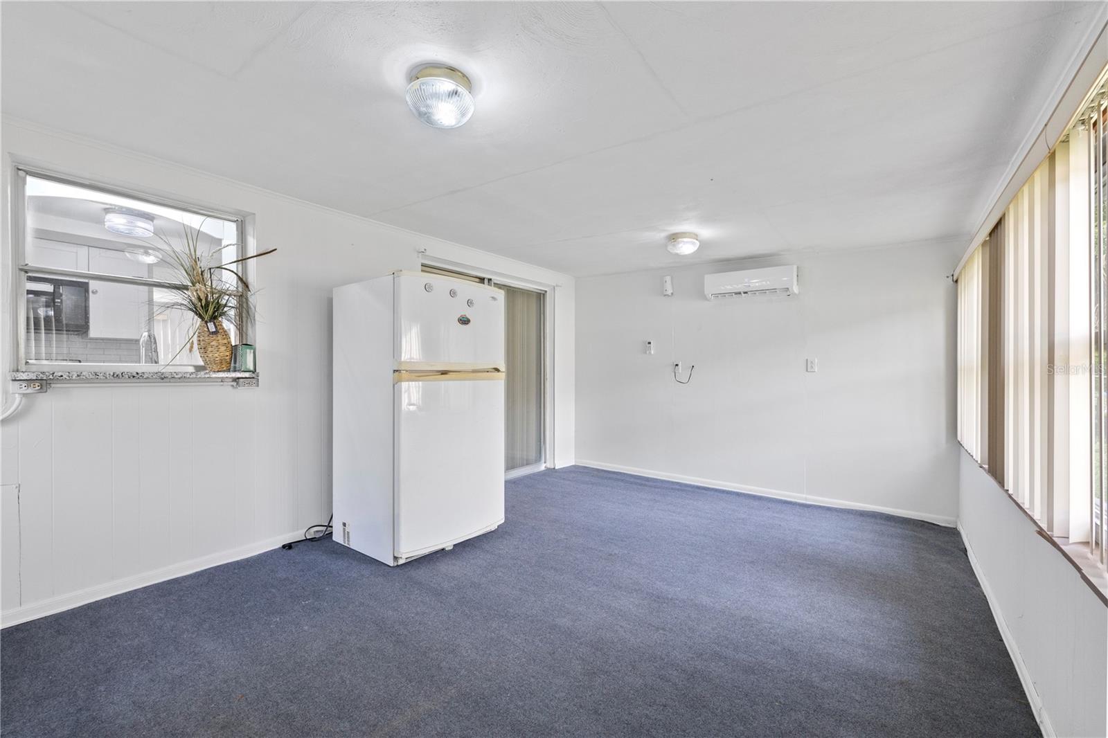 Listing photo id 22 for 10730 Premier Avenue