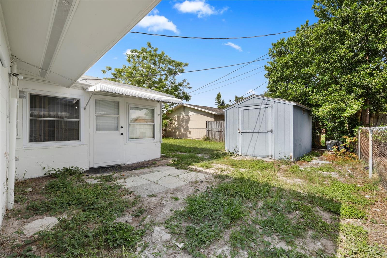 Listing photo id 23 for 10730 Premier Avenue