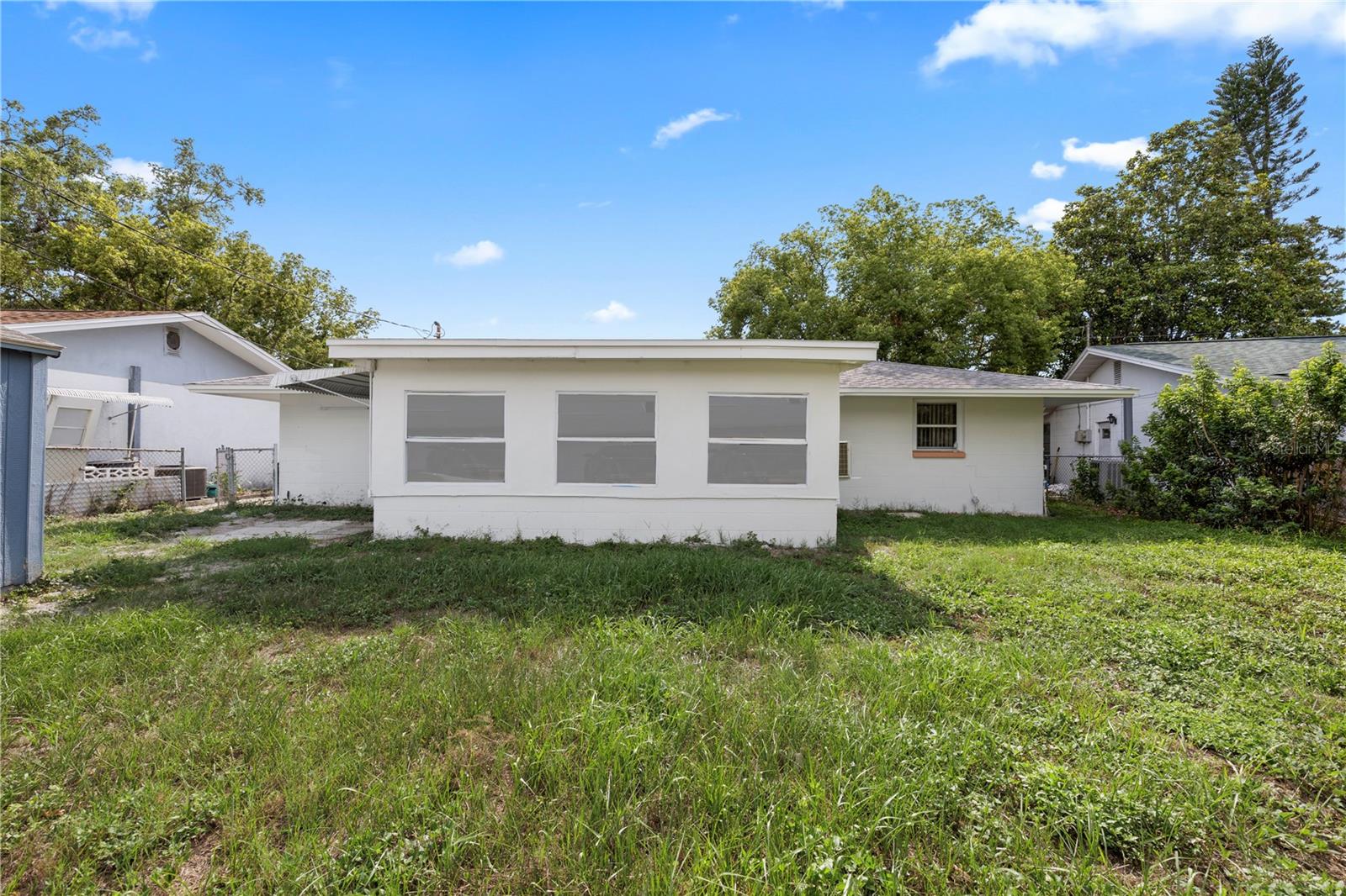 Listing photo id 24 for 10730 Premier Avenue
