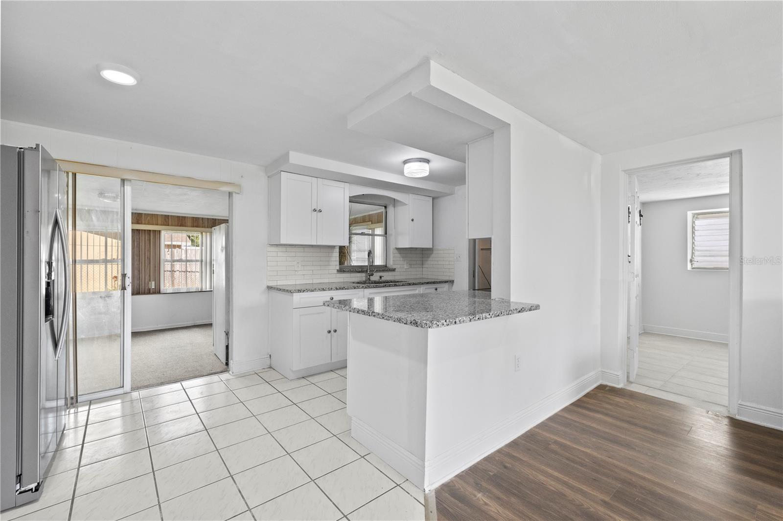 Listing photo id 5 for 10730 Premier Avenue