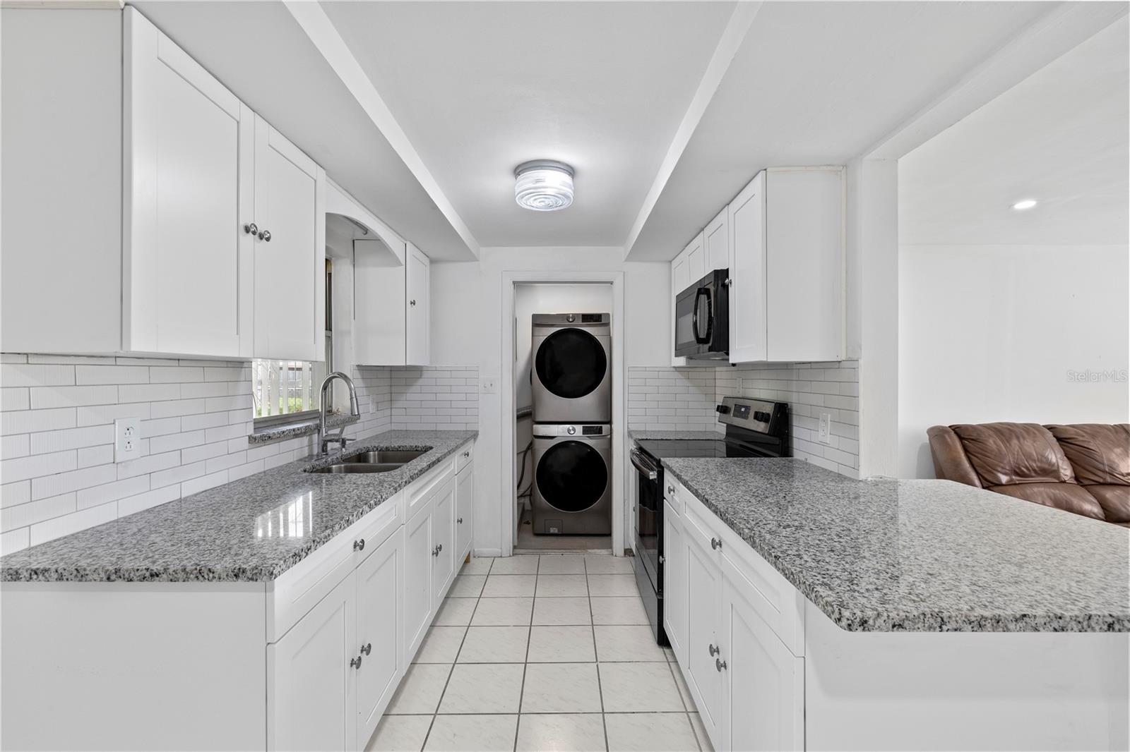 Listing photo id 6 for 10730 Premier Avenue