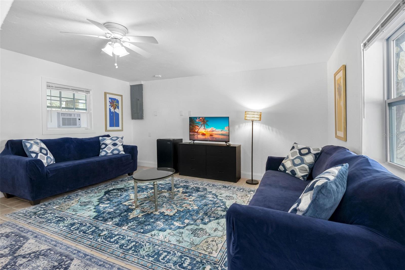 Listing photo id 12 for 12458 1st Street W