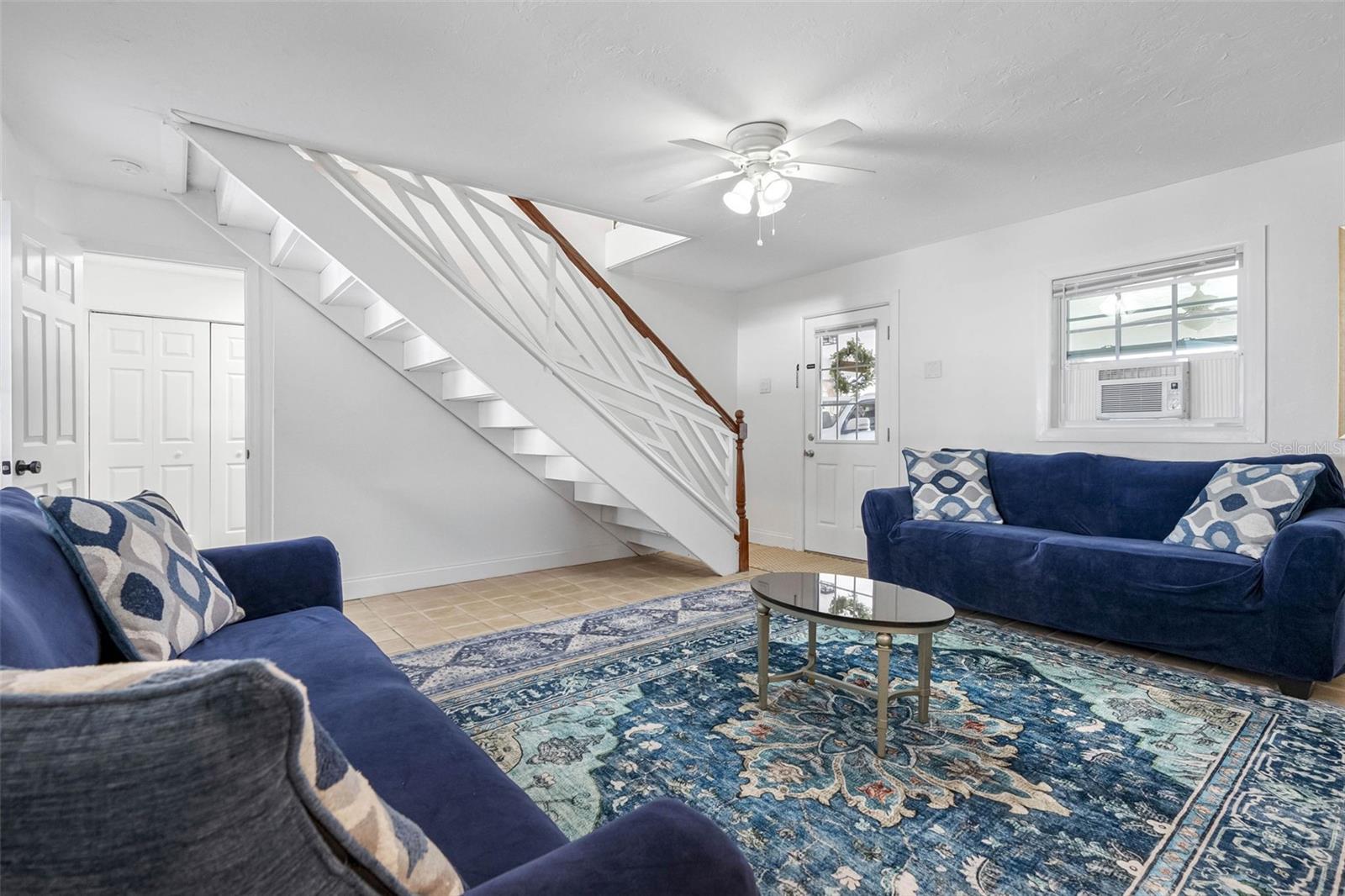 Listing photo id 14 for 12458 1st Street W
