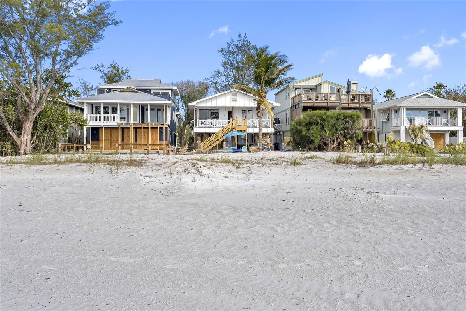 Listing photo id 0 for 12458 1st Street W