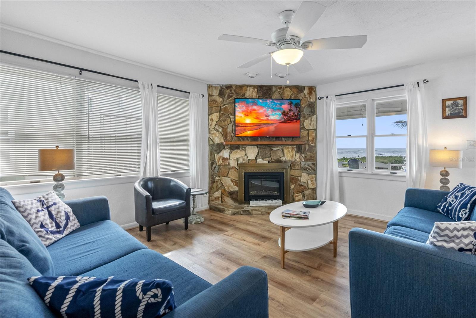 Listing photo id 19 for 12458 1st Street W