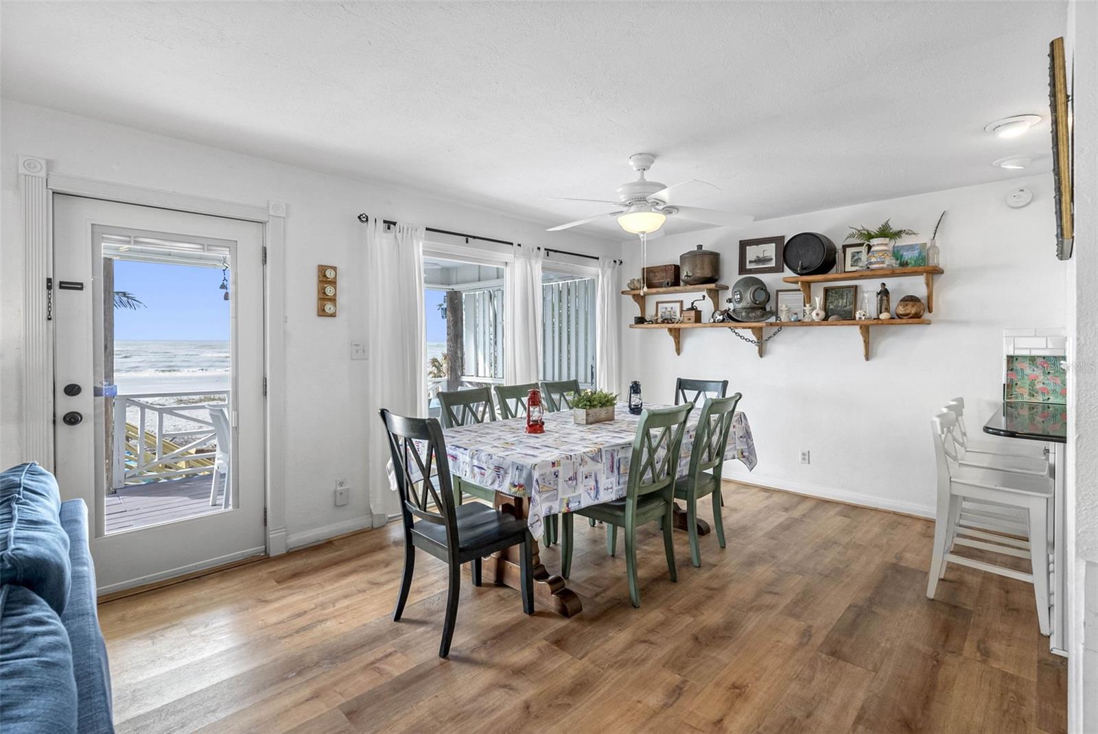 Listing photo id 23 for 12458 1st Street W