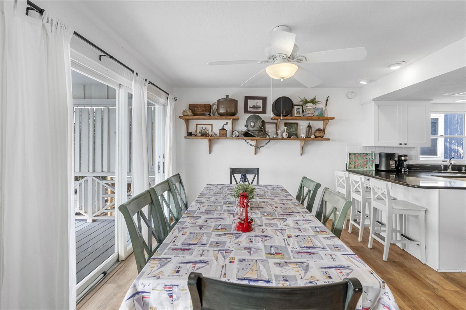 Listing photo id 24 for 12458 1st Street W