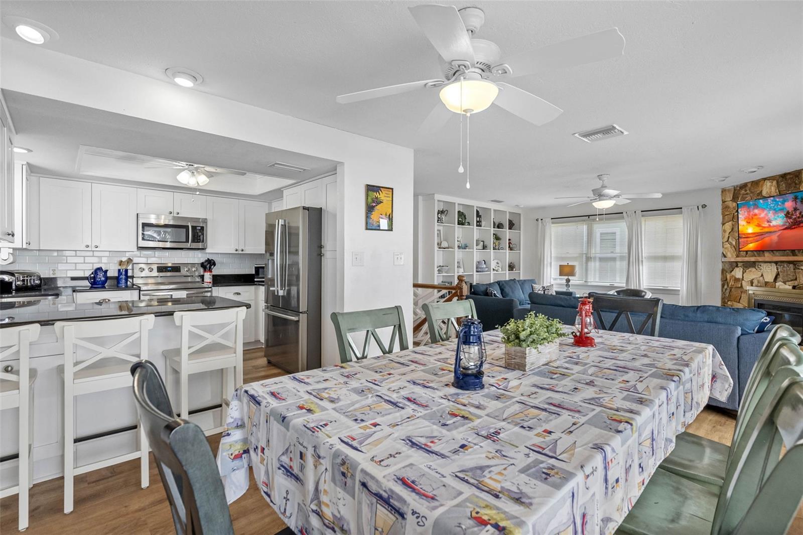 Listing photo id 27 for 12458 1st Street W