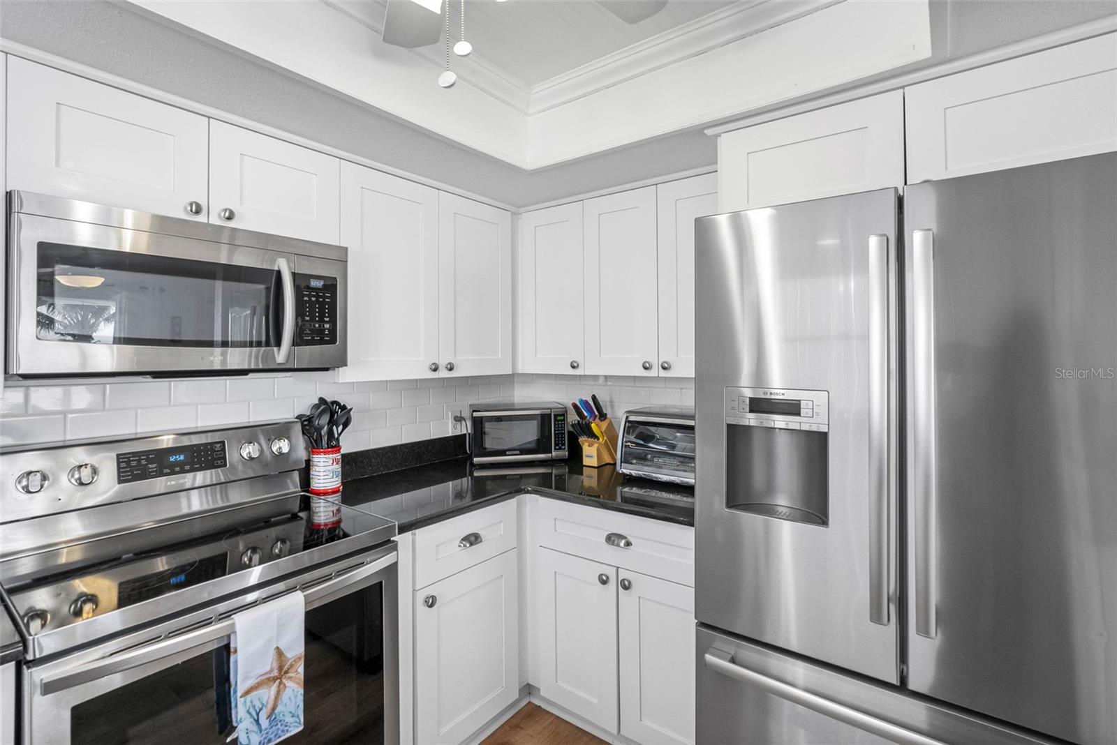 Listing photo id 33 for 12458 1st Street W