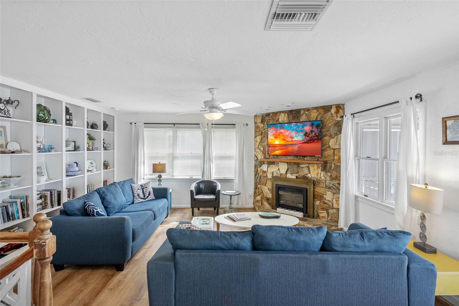 Listing photo id 37 for 12458 1st Street W
