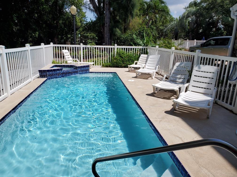 Listing photo id 2 for 12458 1st Street W