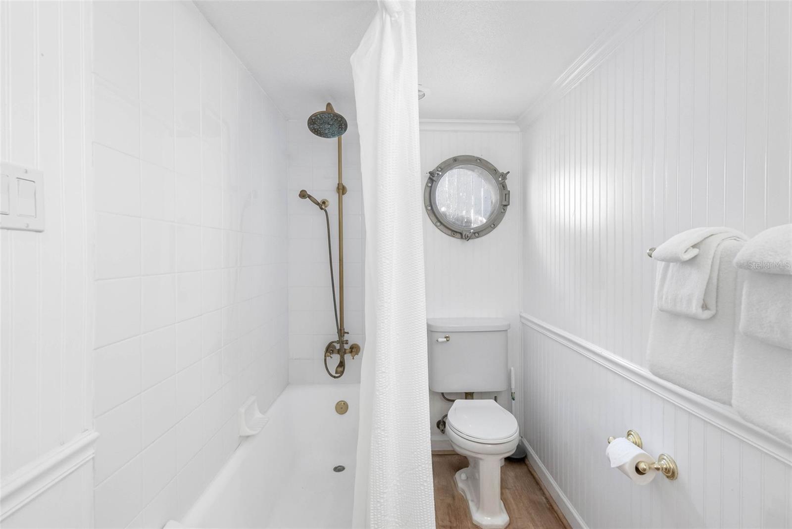 Listing photo id 39 for 12458 1st Street W
