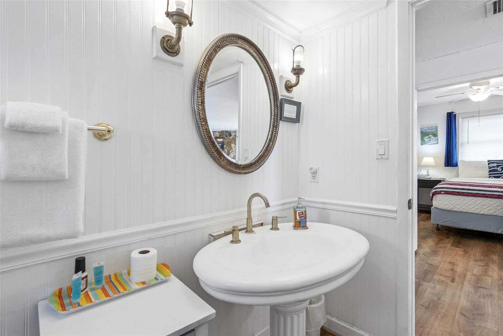 Listing photo id 40 for 12458 1st Street W