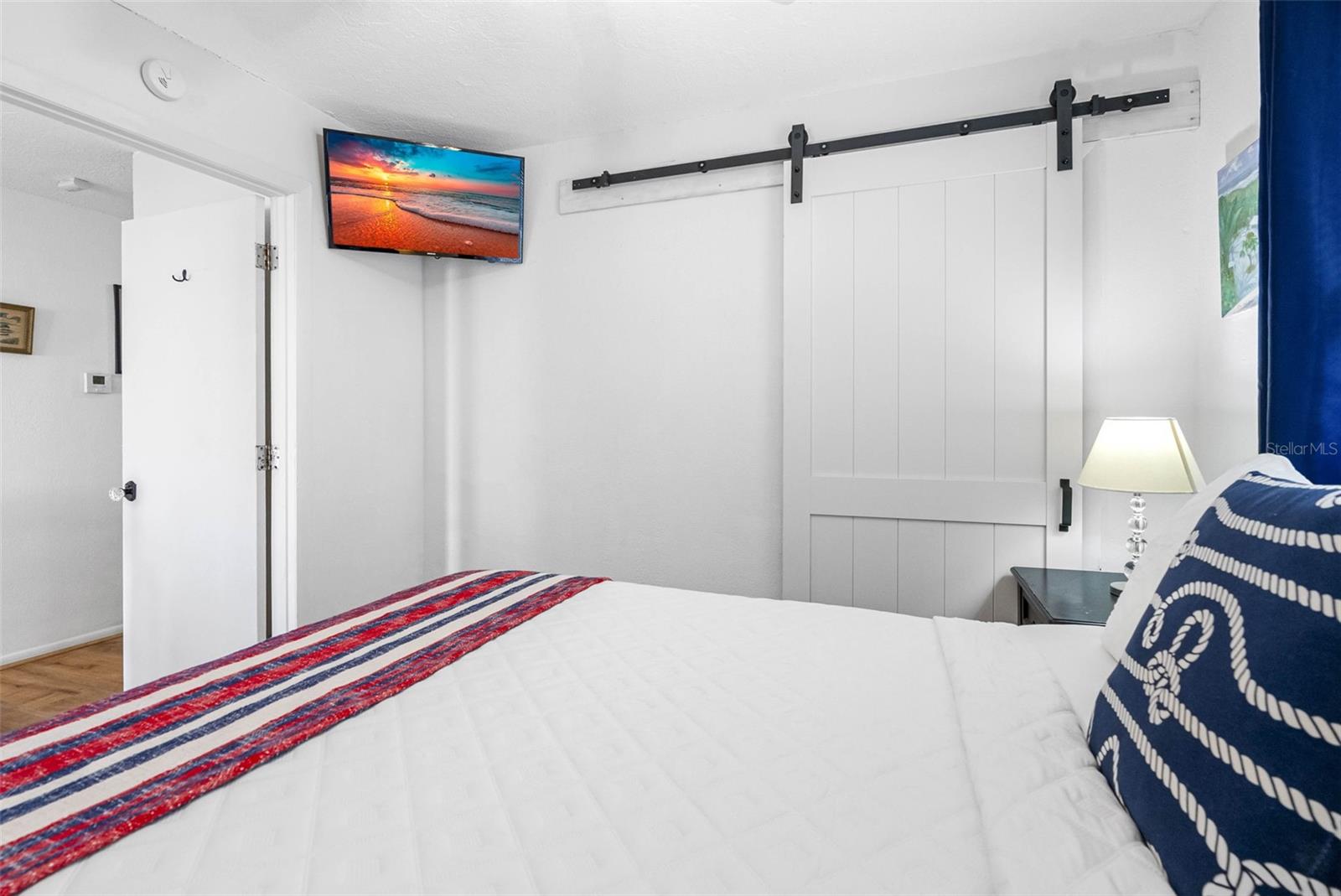 Listing photo id 43 for 12458 1st Street W