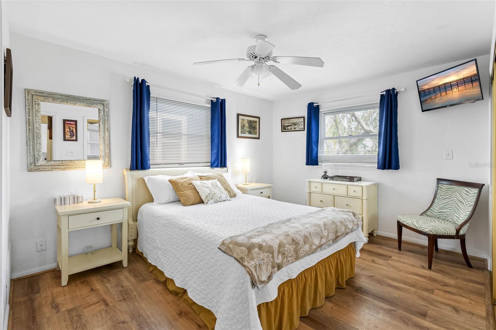 Listing photo id 44 for 12458 1st Street W