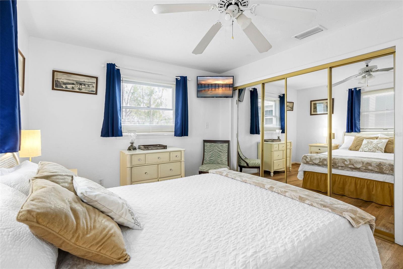 Listing photo id 46 for 12458 1st Street W