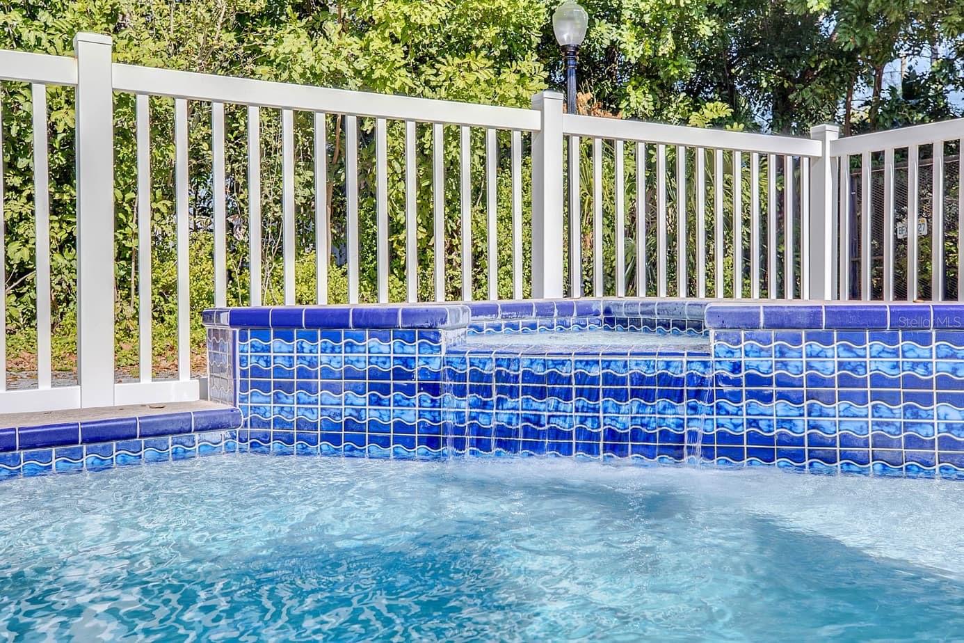 Listing photo id 3 for 12458 1st Street W
