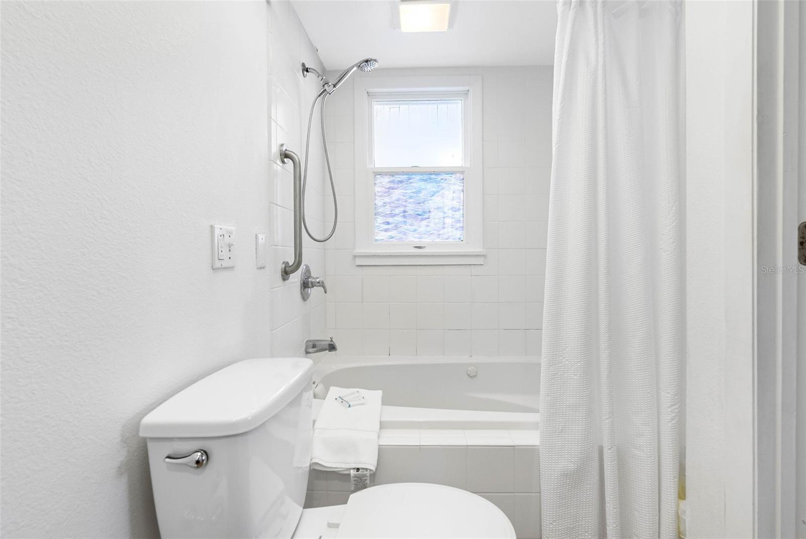 Listing photo id 48 for 12458 1st Street W
