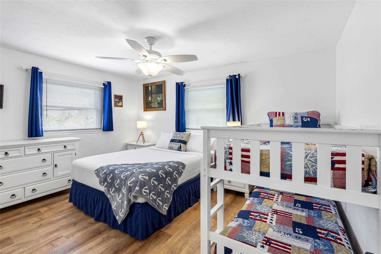 Listing photo id 49 for 12458 1st Street W
