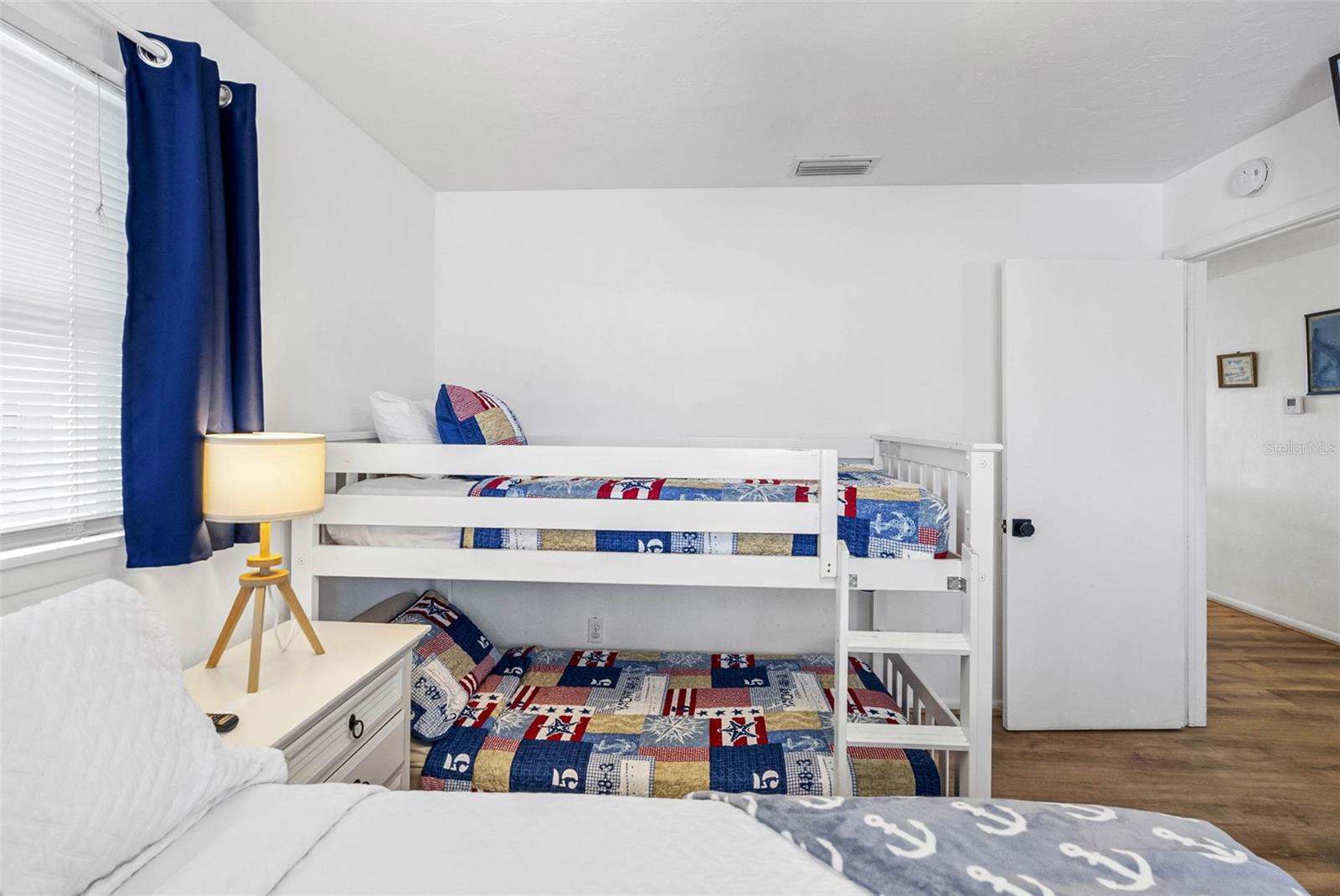 Listing photo id 52 for 12458 1st Street W