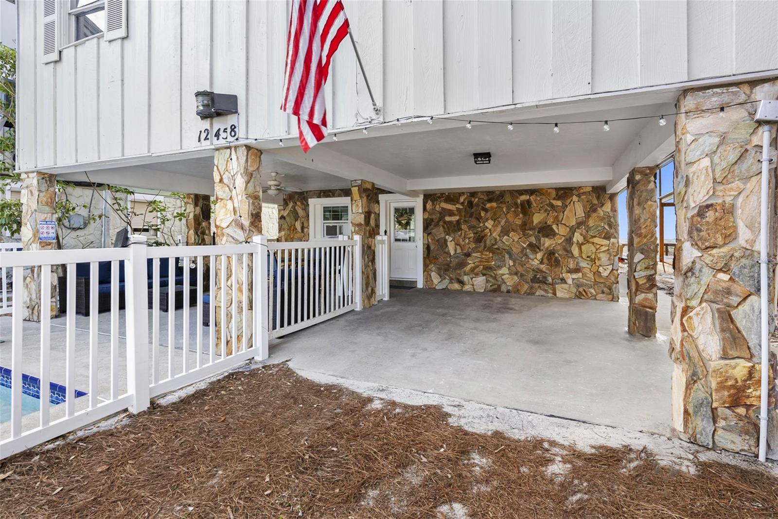 Listing photo id 67 for 12458 1st Street W