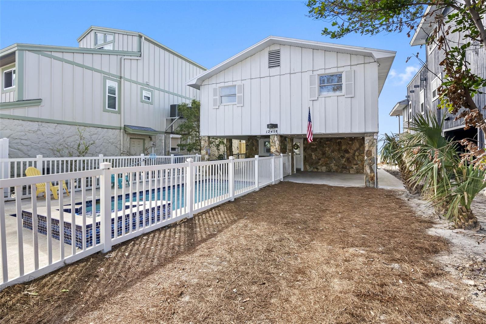 Listing photo id 68 for 12458 1st Street W